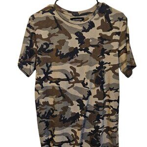 PacSun Men's Longer Fit Scallop T- Shirt in Green & Black Camo Print Size S